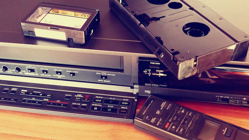 デジタルコピーを作成して VHS ビデオテープを変換する方法