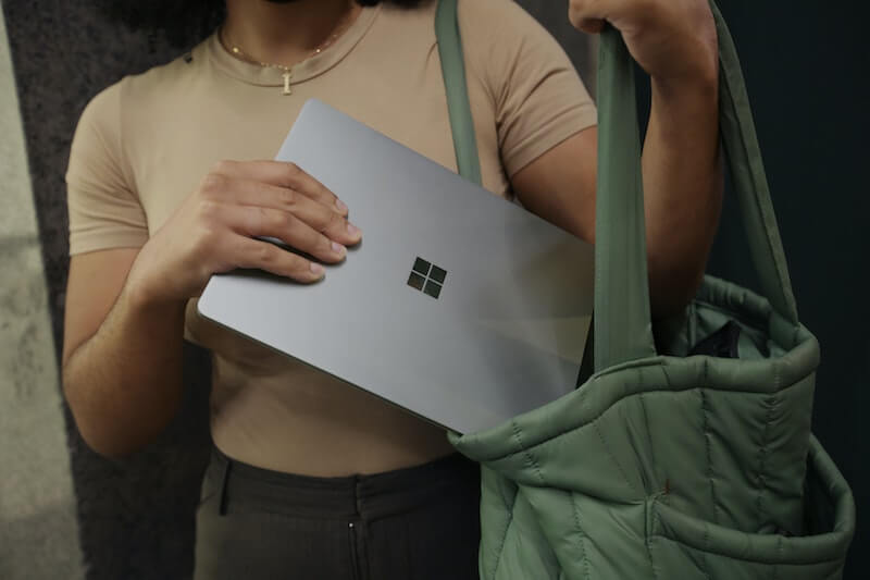 Surface および Office 365 で Microsoft 学生割引セールと特典を利用する方法